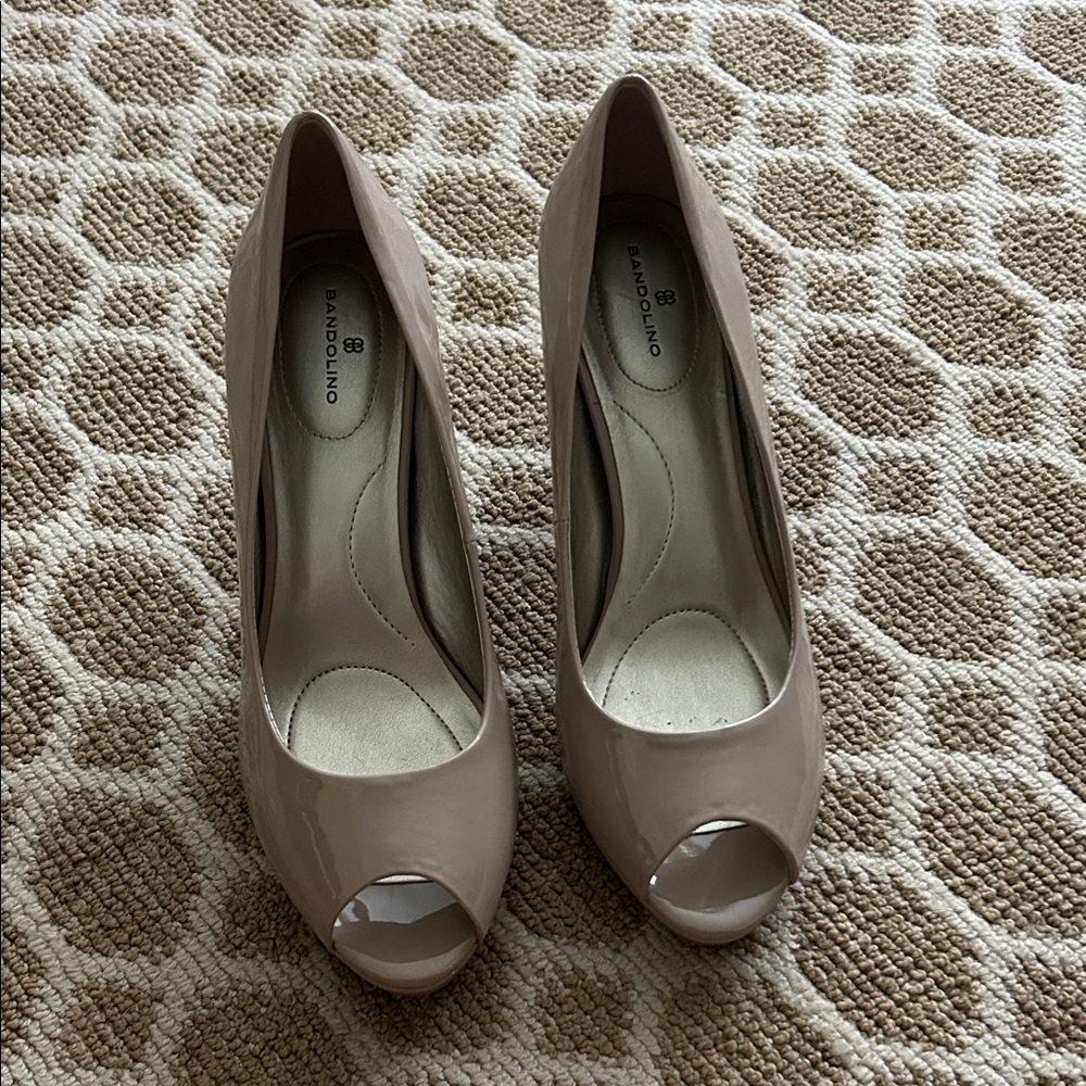 Bandolino Women's Nude Peep Toe Heels